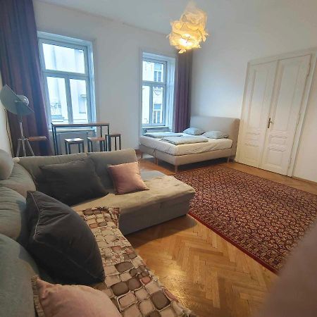 Large 4 Room Apartment In The Center Of Вена Экстерьер фото