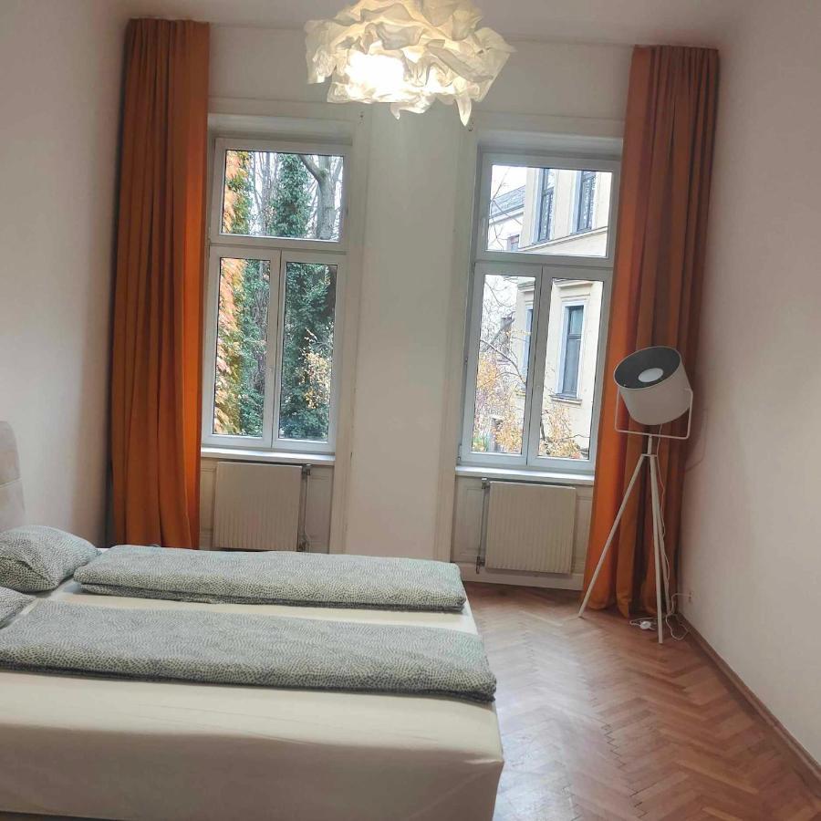 Large 4 Room Apartment In The Center Of Вена Экстерьер фото