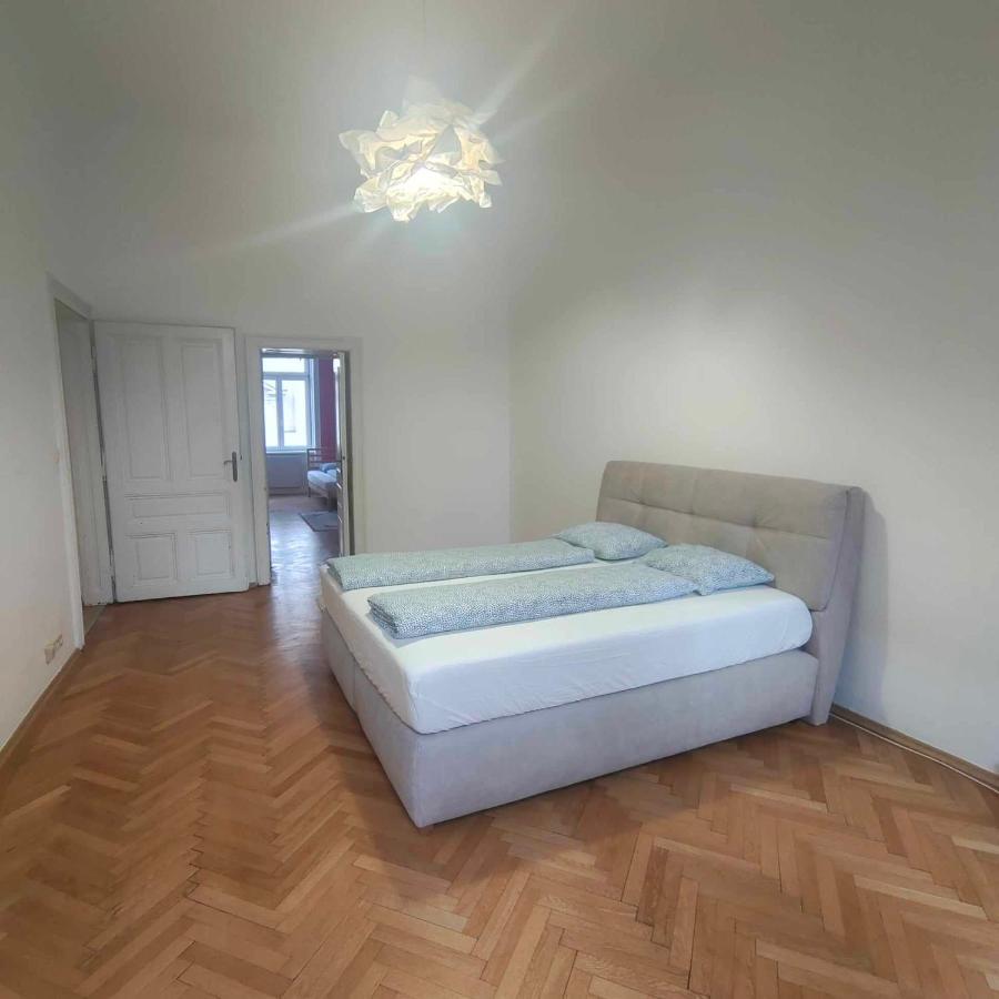 Large 4 Room Apartment In The Center Of Вена Экстерьер фото