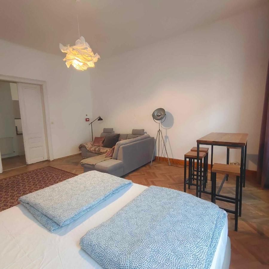 Large 4 Room Apartment In The Center Of Вена Экстерьер фото