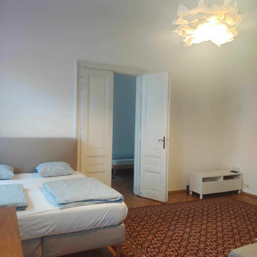 Large 4 Room Apartment In The Center Of Вена Экстерьер фото