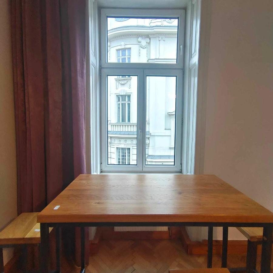 Large 4 Room Apartment In The Center Of Вена Экстерьер фото